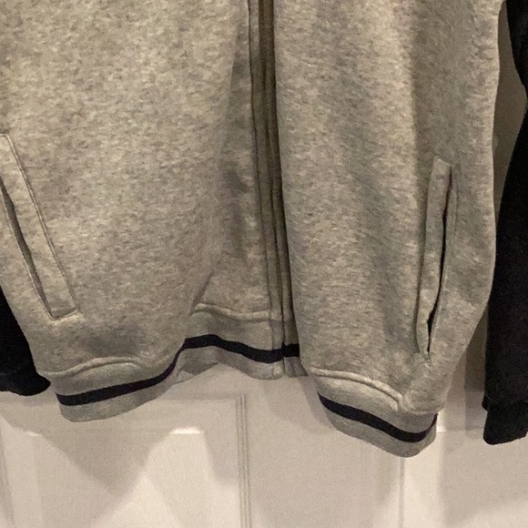 Sweatshirt - Picture 3 of 6